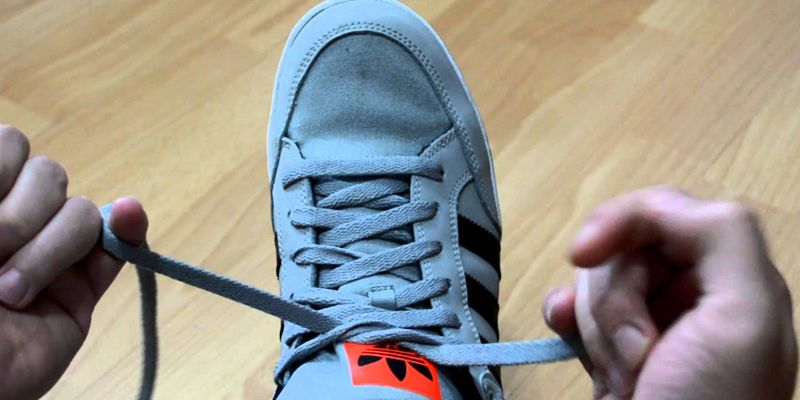 Cách buộc dây giày Vans theo kiểu criss – cross