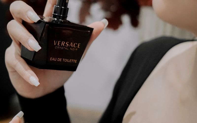 Nước hoa hẹn hò Versace Crystal Noir