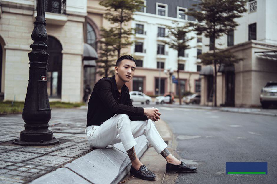 Smart-casual nơi công sở: Vì sao áo thun vẫn có thể lịch sự