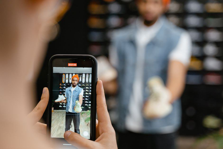 Review Và Tư Vấn Chọn Shop/Sản Phẩm: Vì Sao Bước Này Quyết Định Trải Nghiệm Mua Giày Online